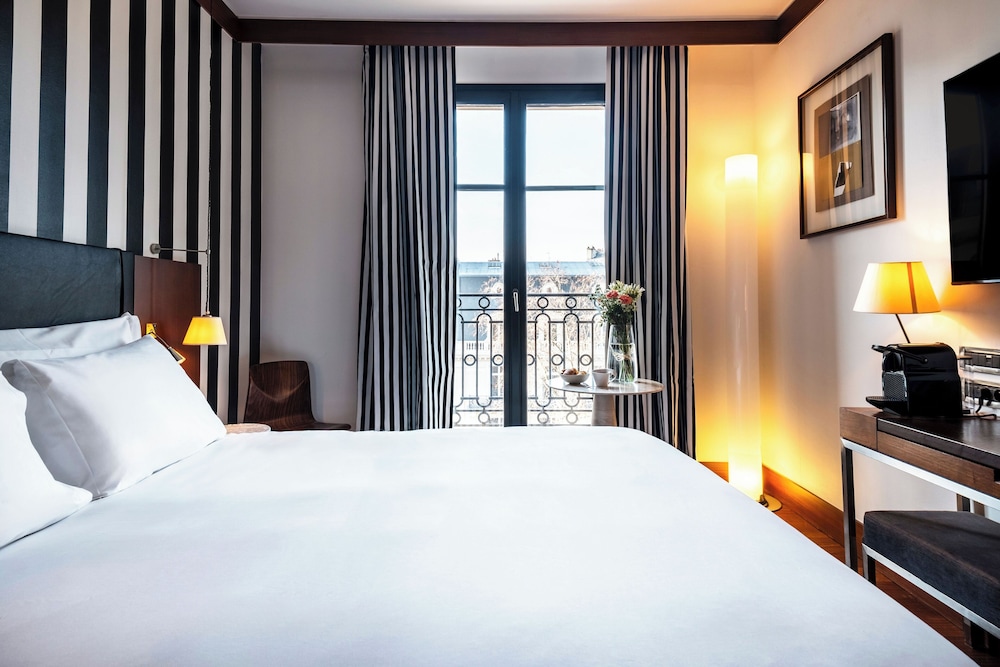 Grand Hôtel Champs-Elysées 9