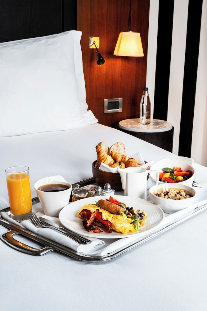 Grand Hôtel Champs-Elysées 18