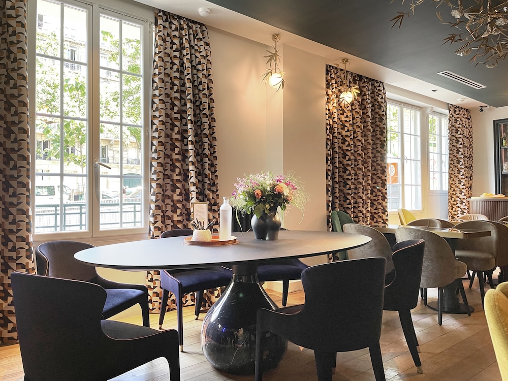 ELSA, Hôtel Paris 4