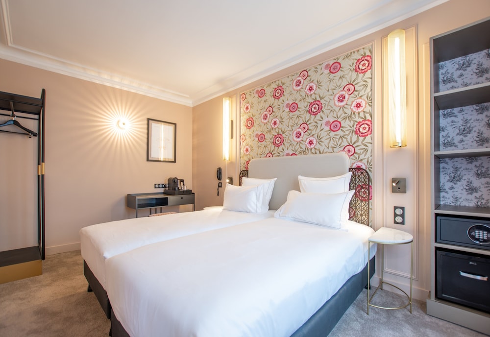 ELSA, Hôtel Paris 1