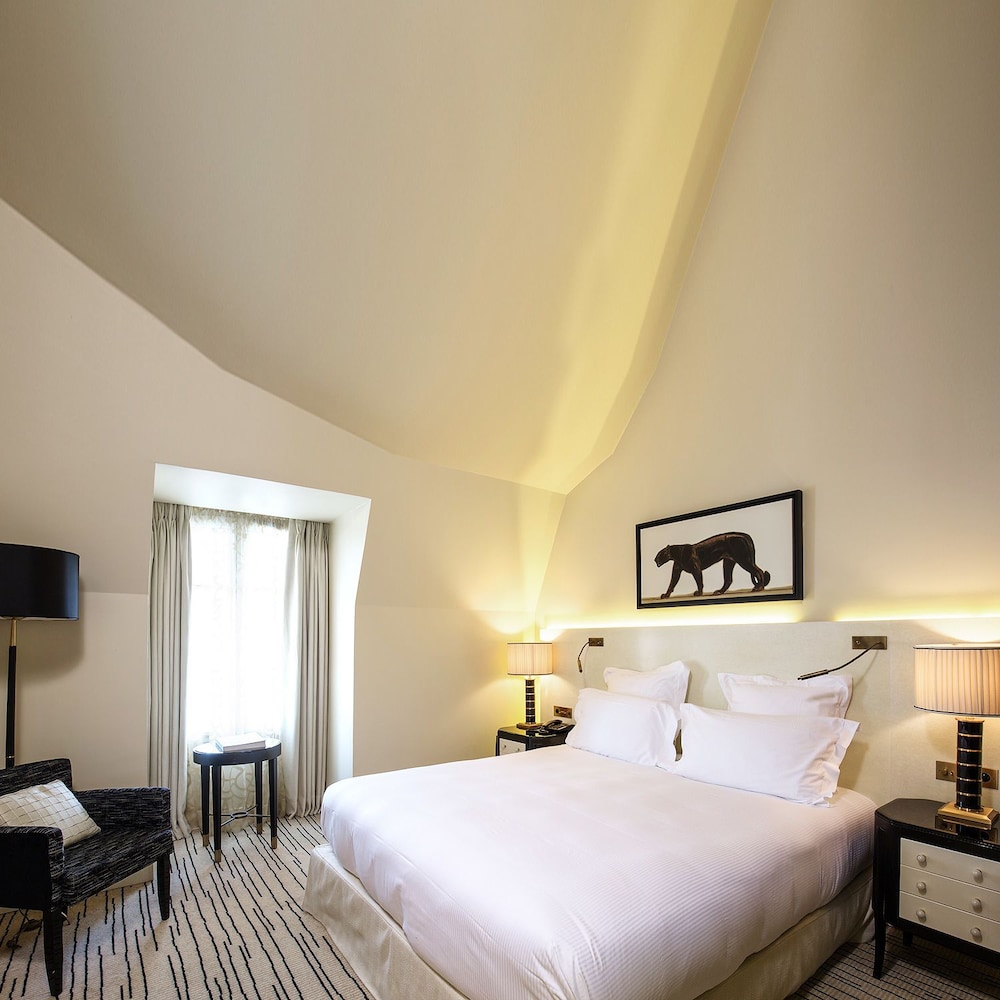 Hotel Montaigne Paris 8