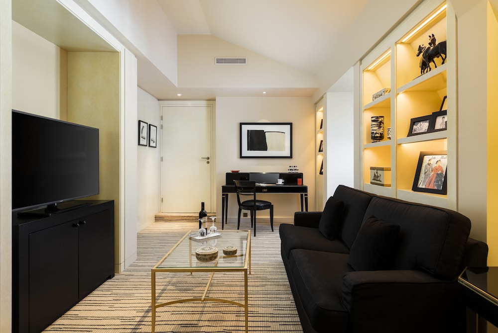 Hotel Montaigne Paris 23