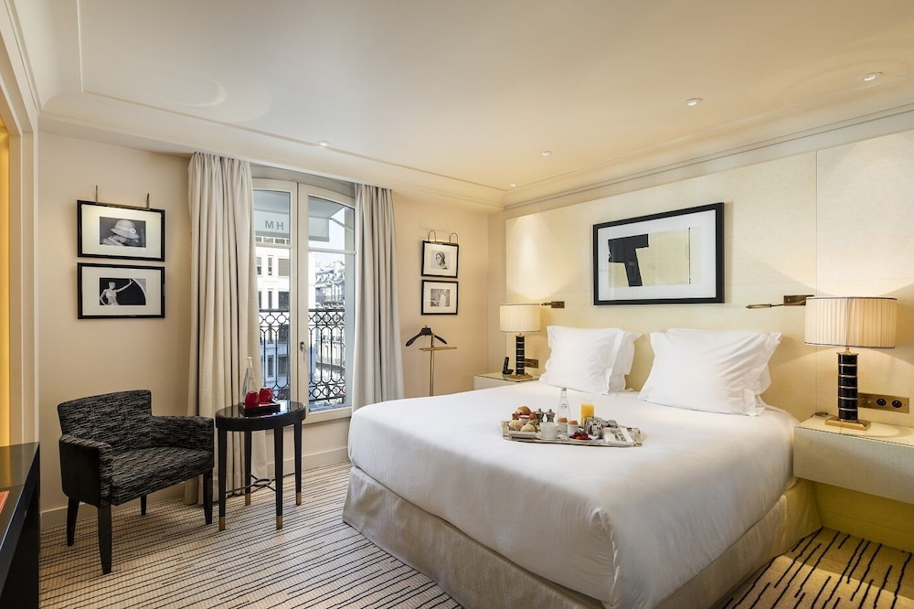Hotel Montaigne Paris 24