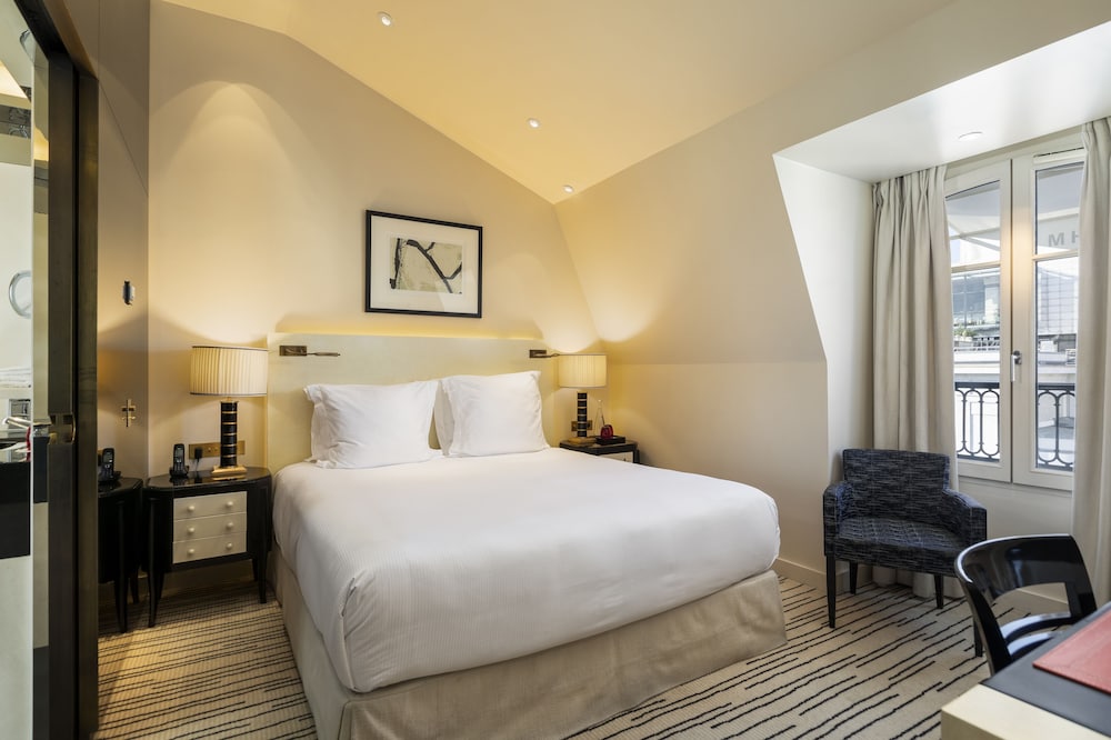 Hotel Montaigne Paris 21