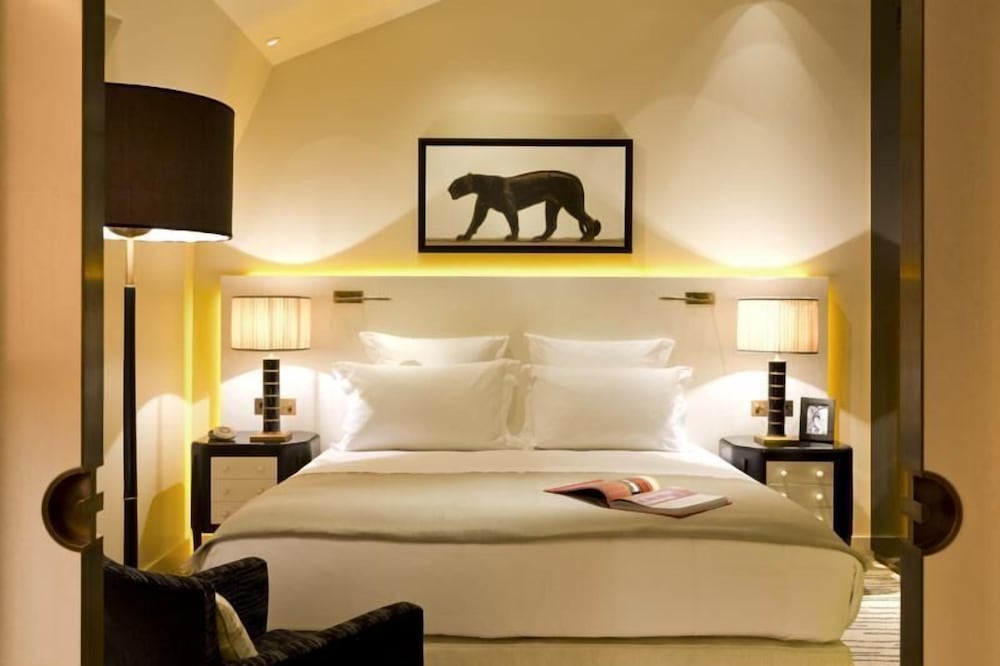 Hotel Montaigne Paris 11