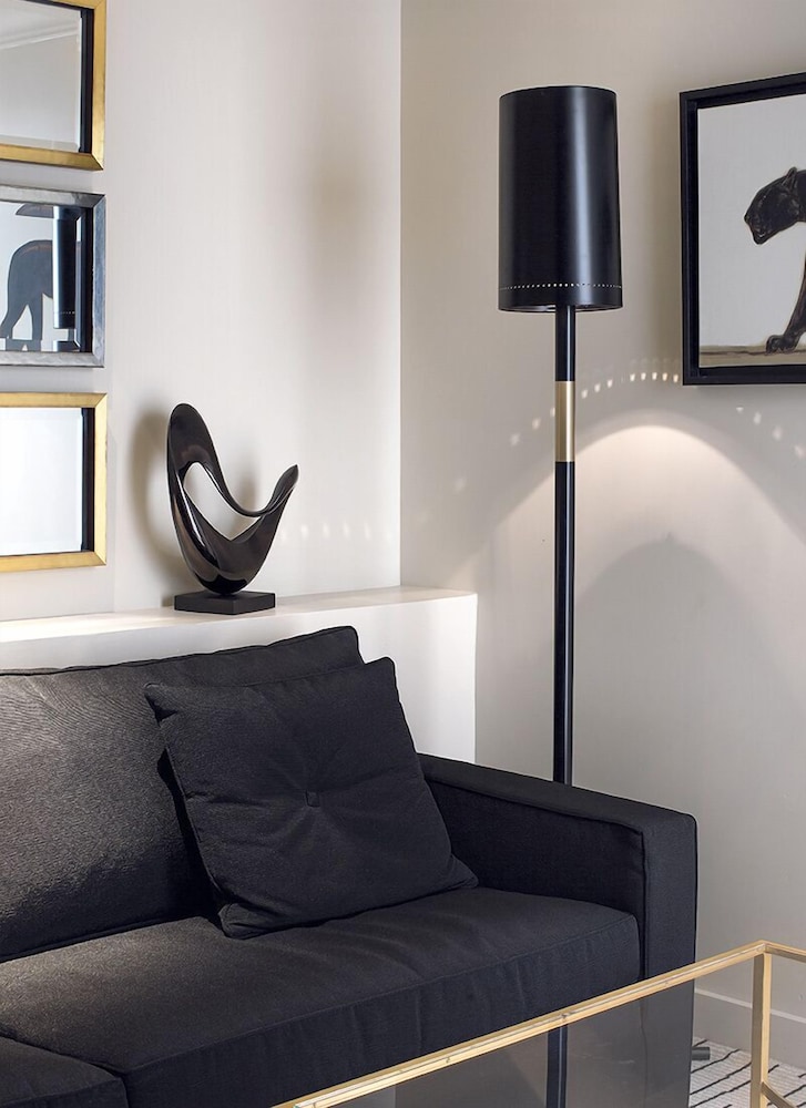 Hotel Montaigne Paris 9