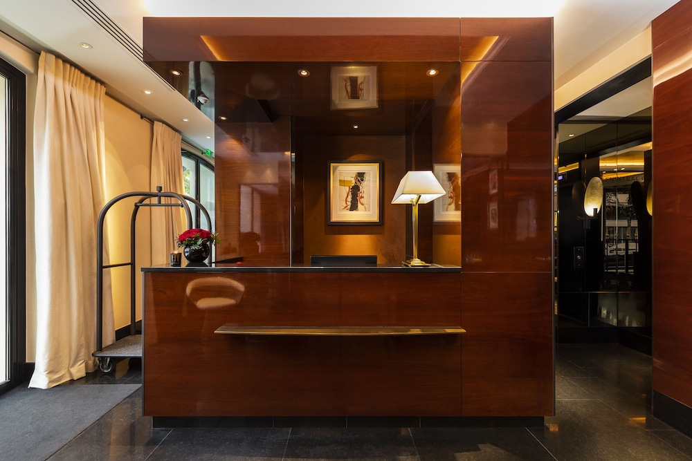 Hotel Montaigne Paris 2