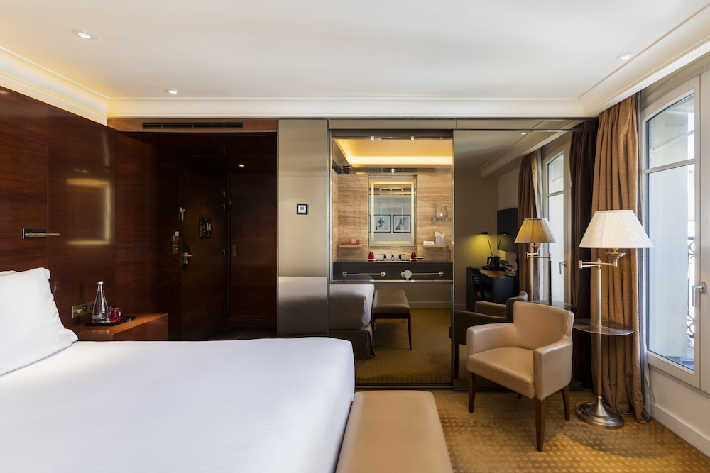 Hotel Montaigne Paris 18