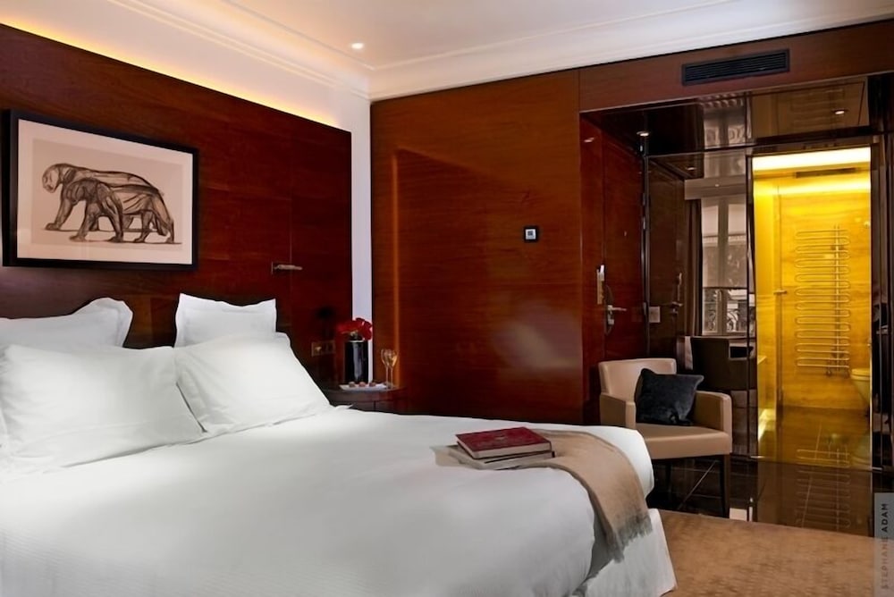 Hotel Montaigne Paris 12