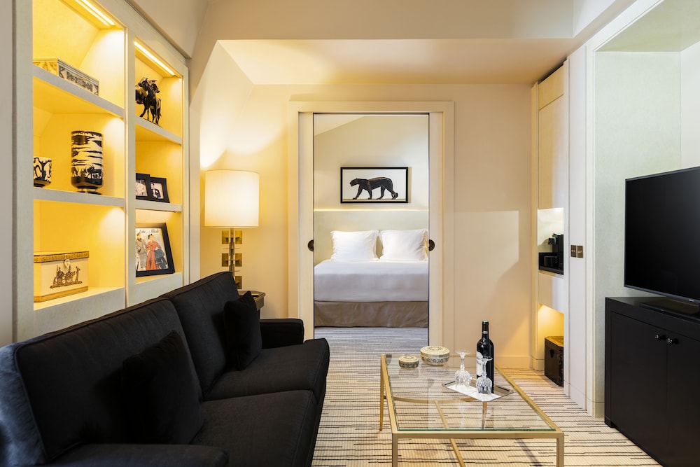 Hotel Montaigne Paris 15