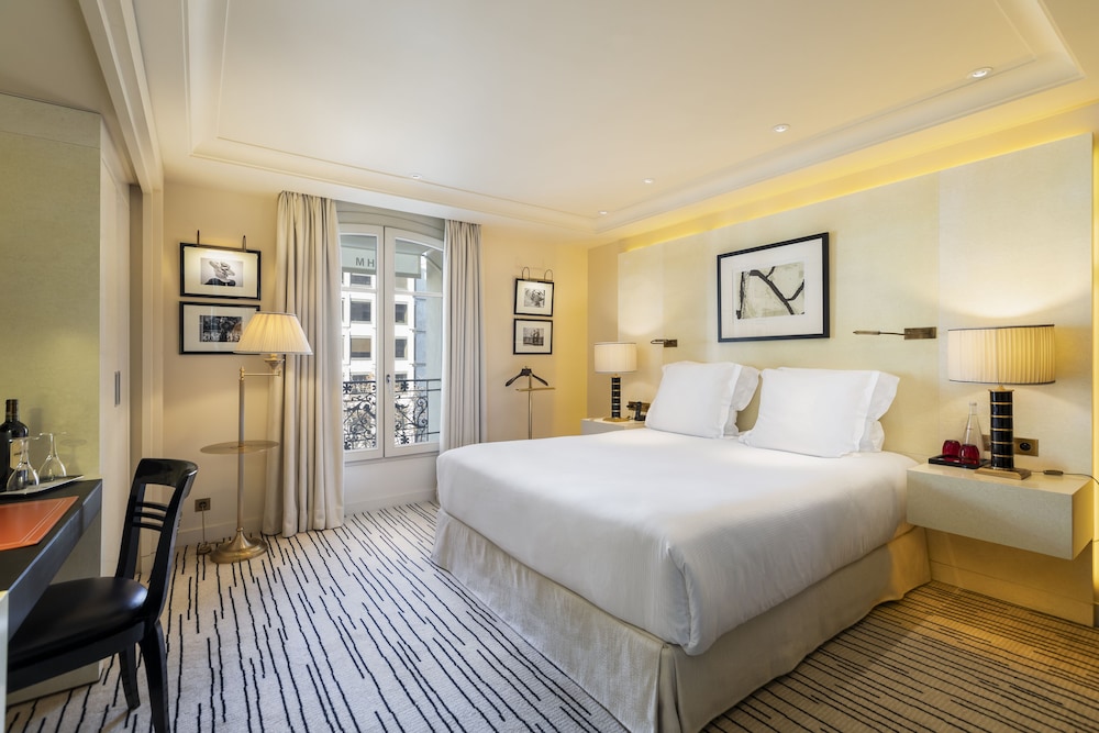 Hotel Montaigne Paris 19