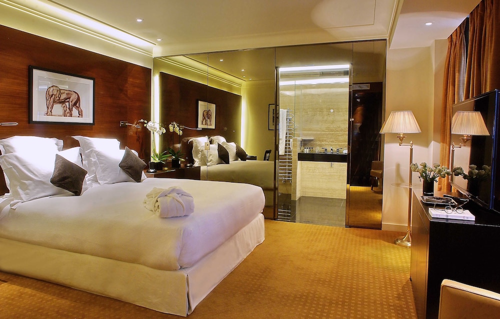 Hotel Montaigne Paris 3