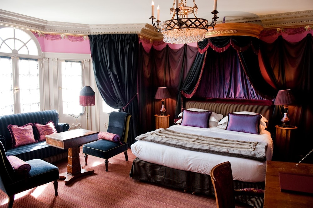L'Hotel 14