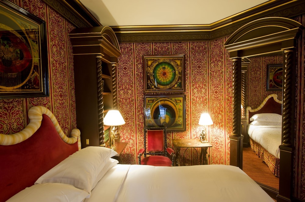 L'Hotel 6