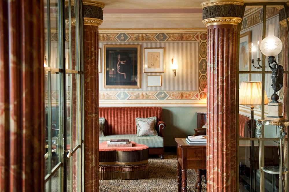 L'Hotel 3