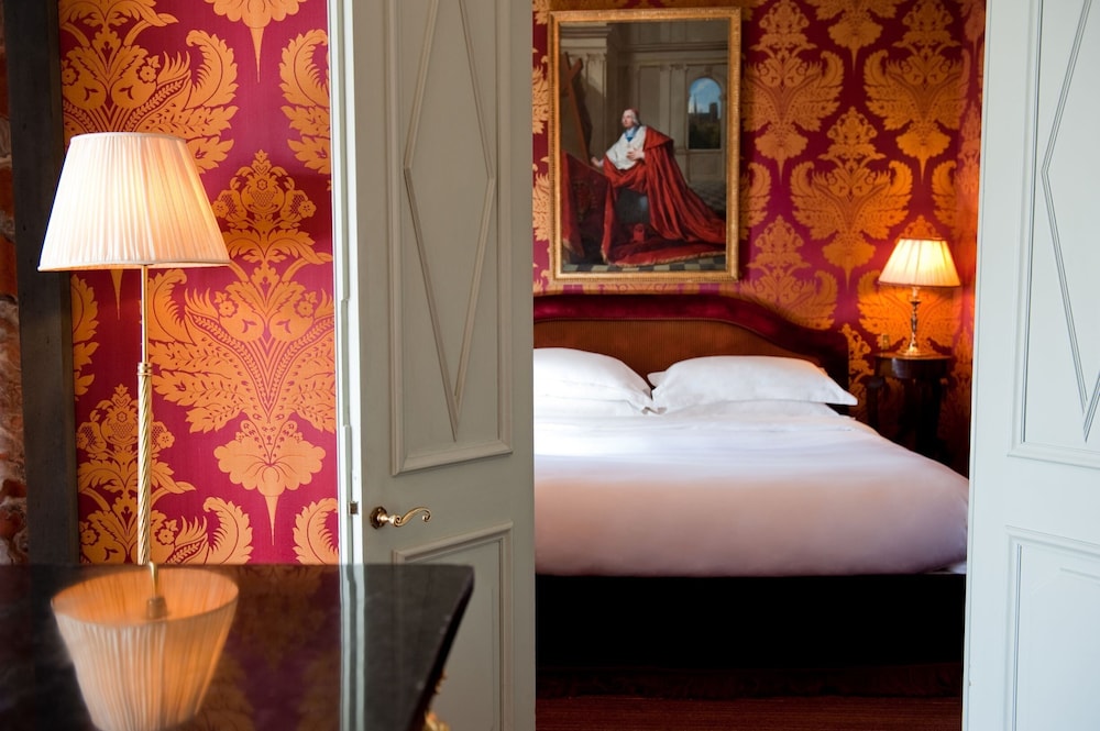 L'Hotel 11