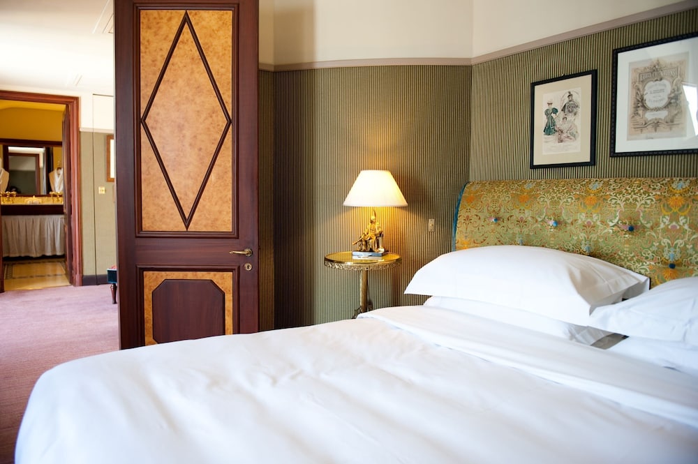 L'Hotel 15
