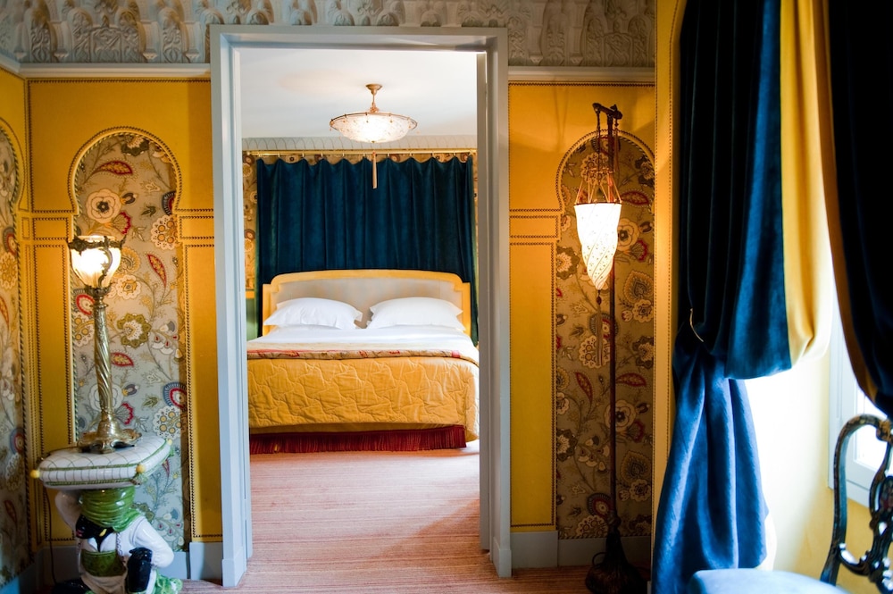 L'Hotel 7