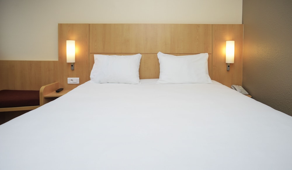 Hôtel ibis Nemours 4