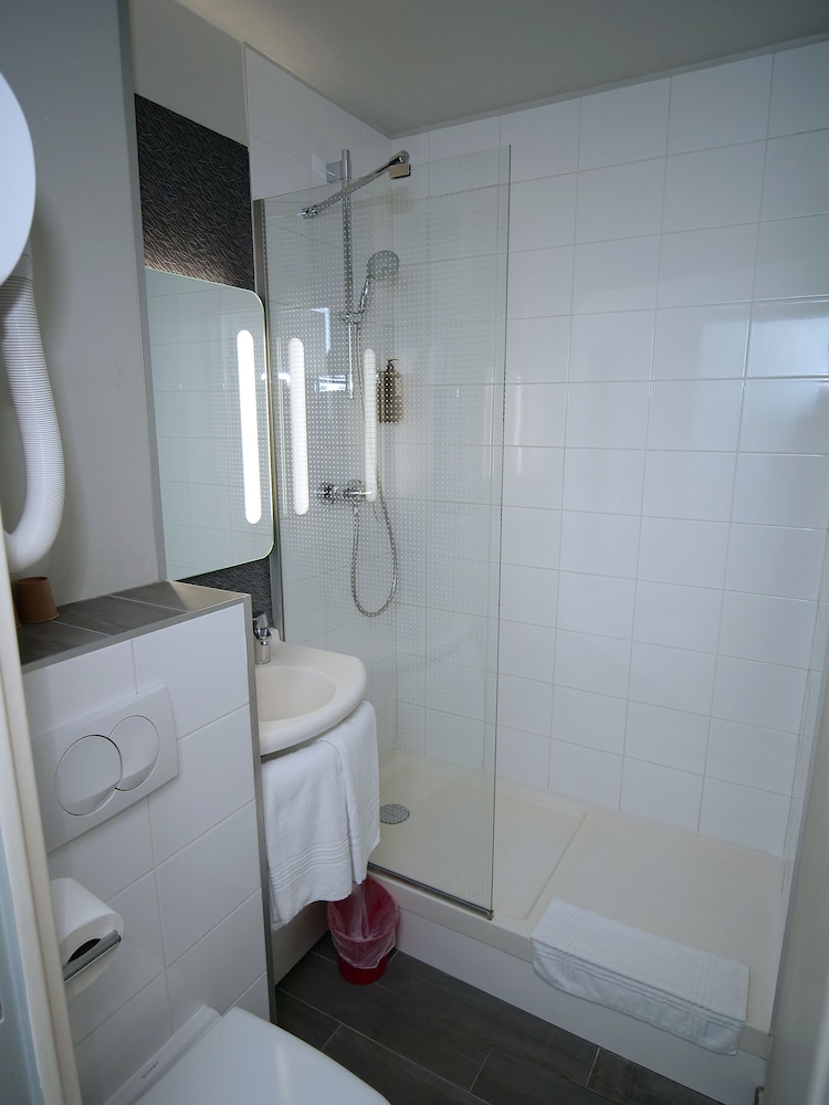 Hôtel ibis Nemours 21