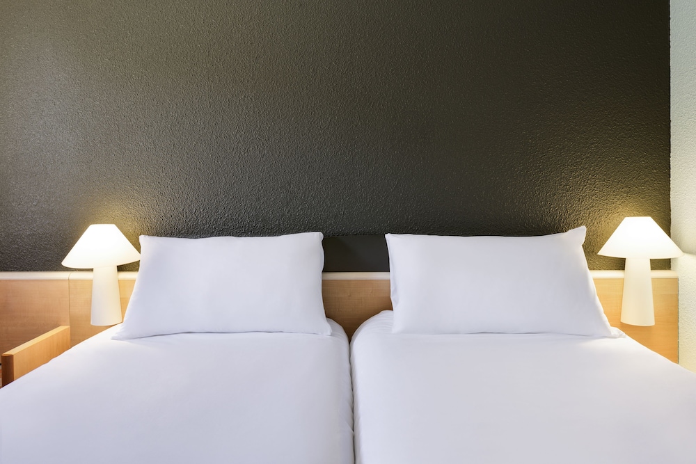 Hôtel ibis Nemours 7
