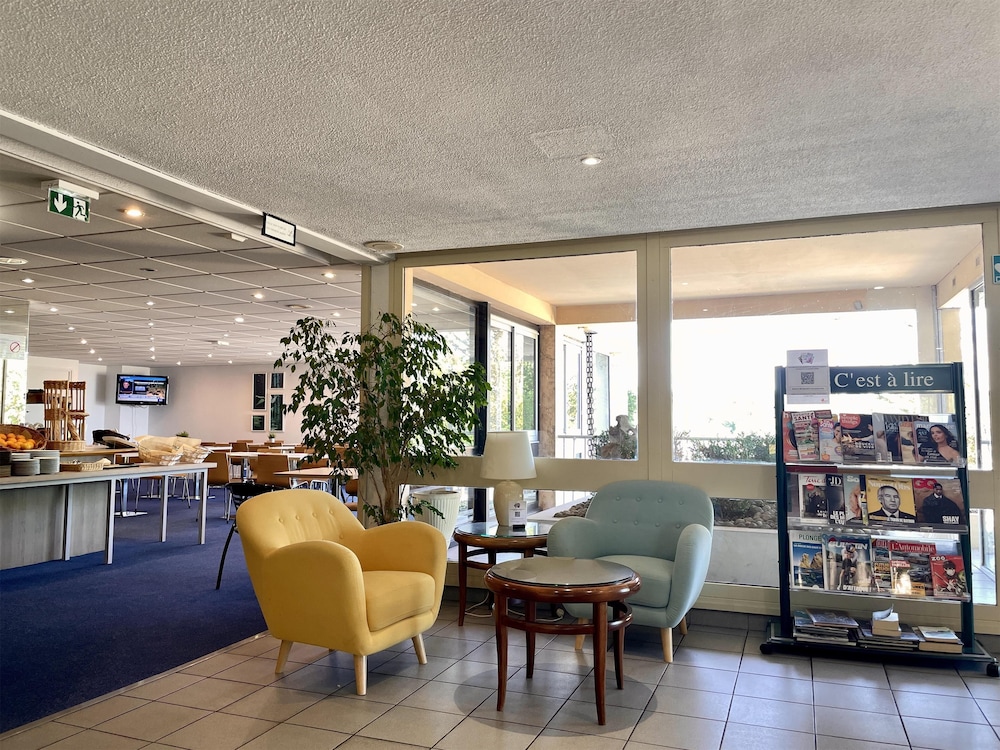 Hotel Kyriad Nemours 7