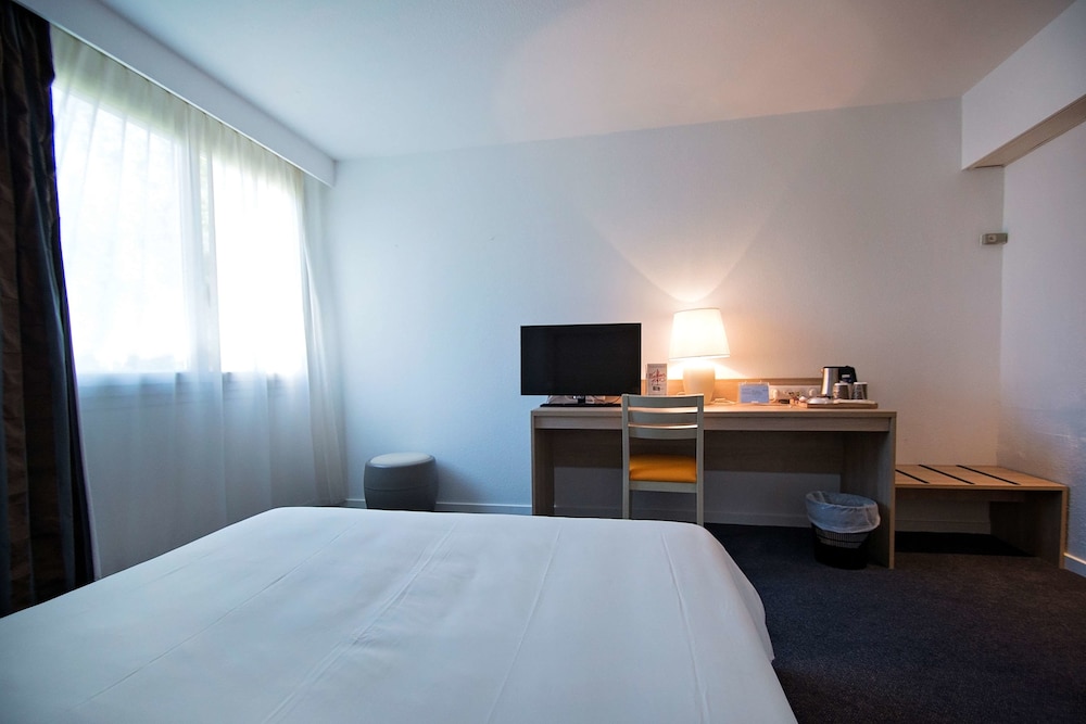 Hotel Kyriad Nemours 12