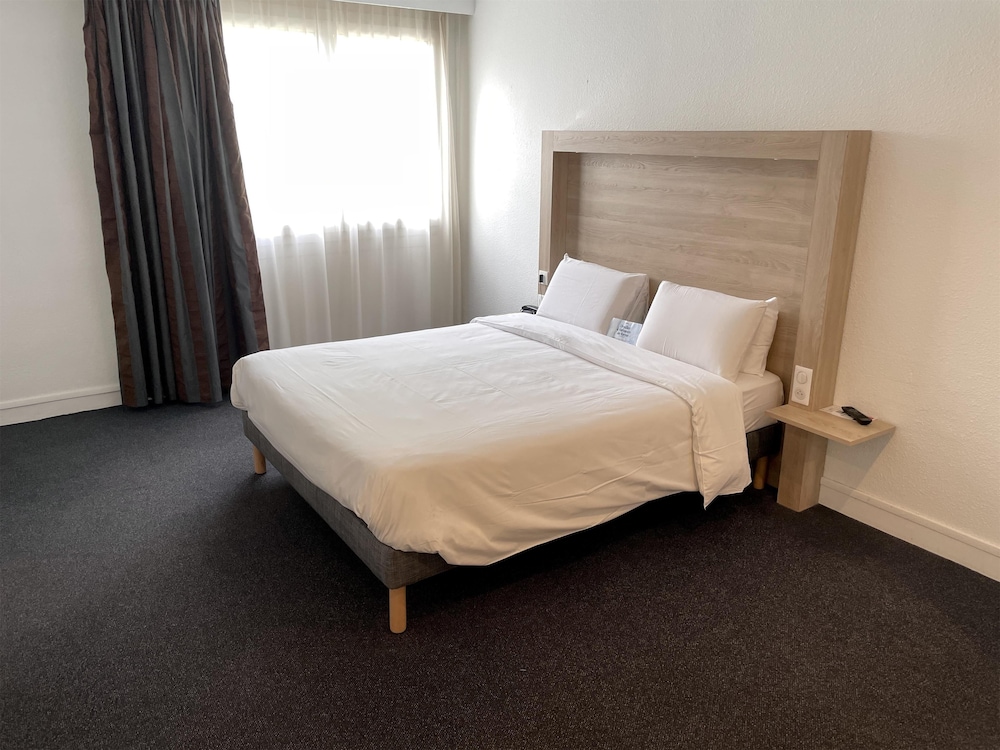 Hotel Kyriad Nemours 18