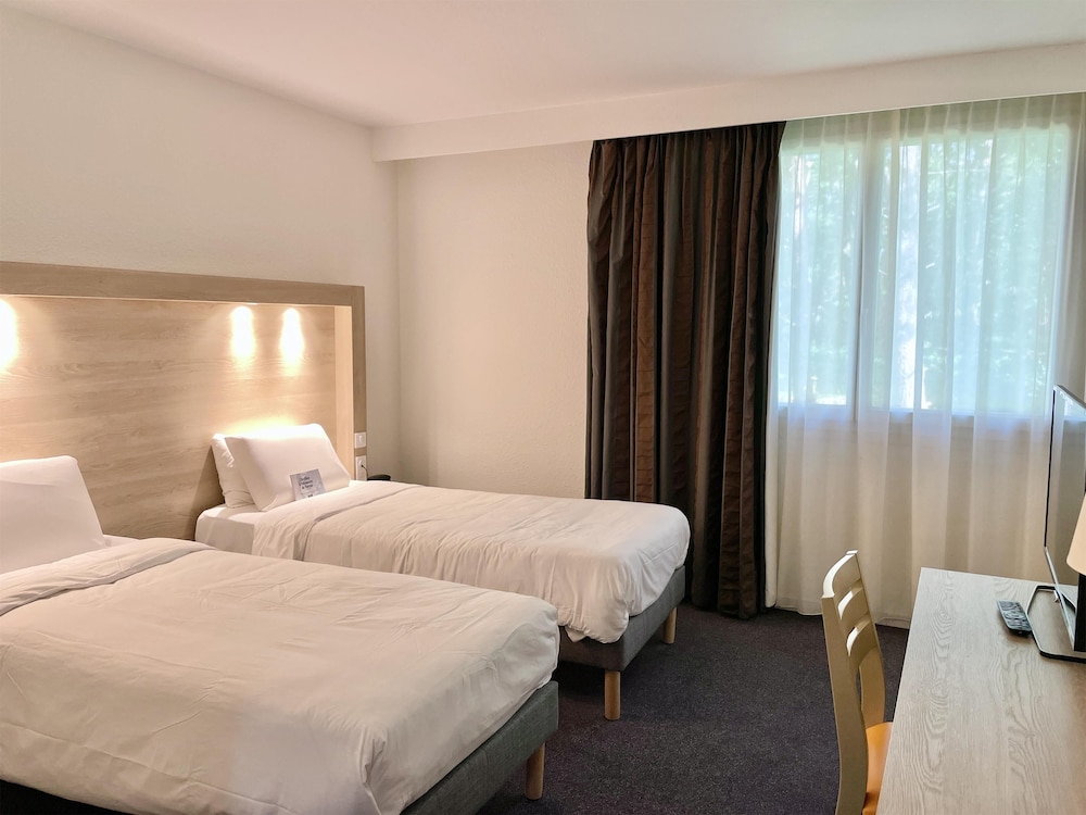 Hotel Kyriad Nemours 17