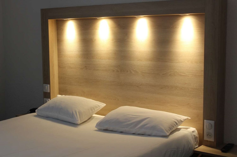 Hotel Kyriad Nemours 13
