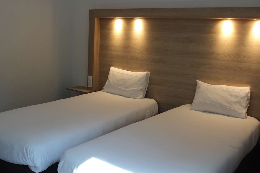 Hotel Kyriad Nemours 14