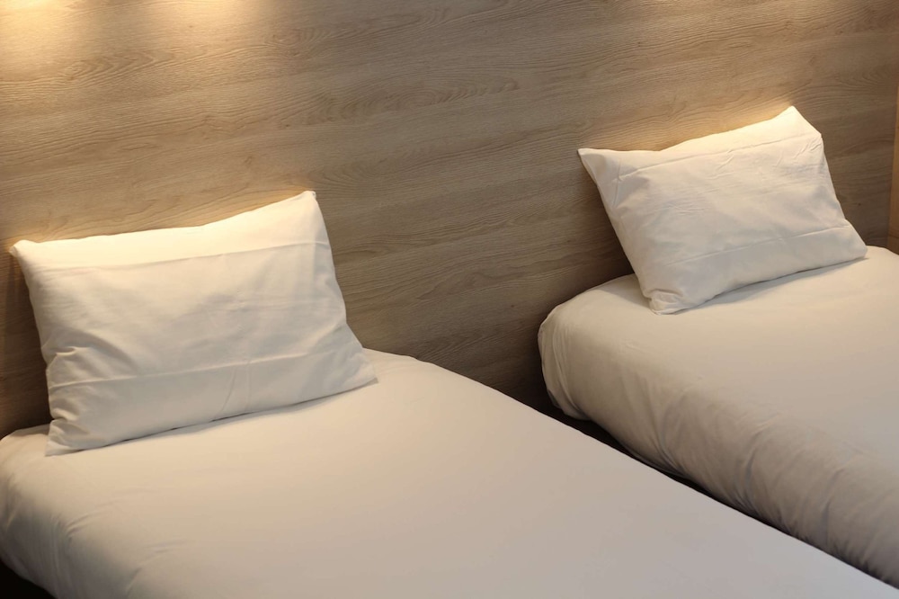 Hotel Kyriad Nemours 16