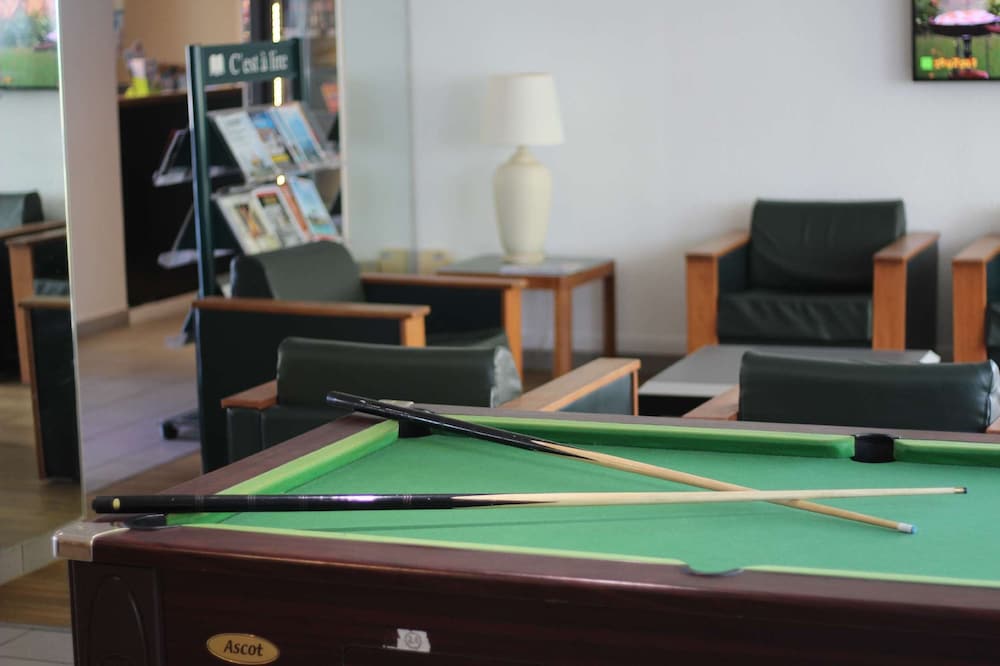 Hotel Kyriad Nemours 2