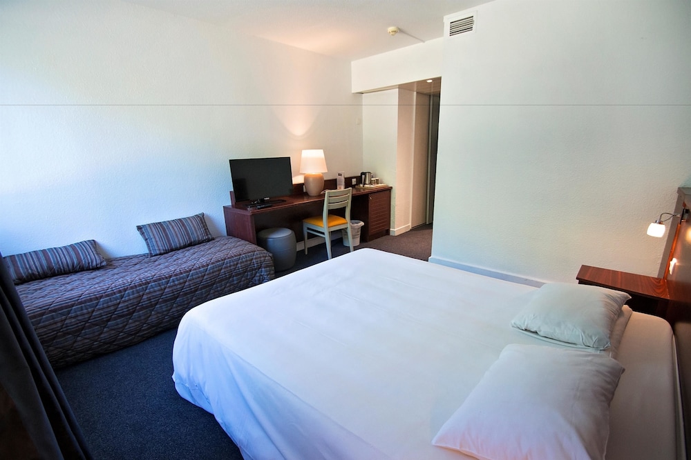 Hotel Kyriad Nemours 11