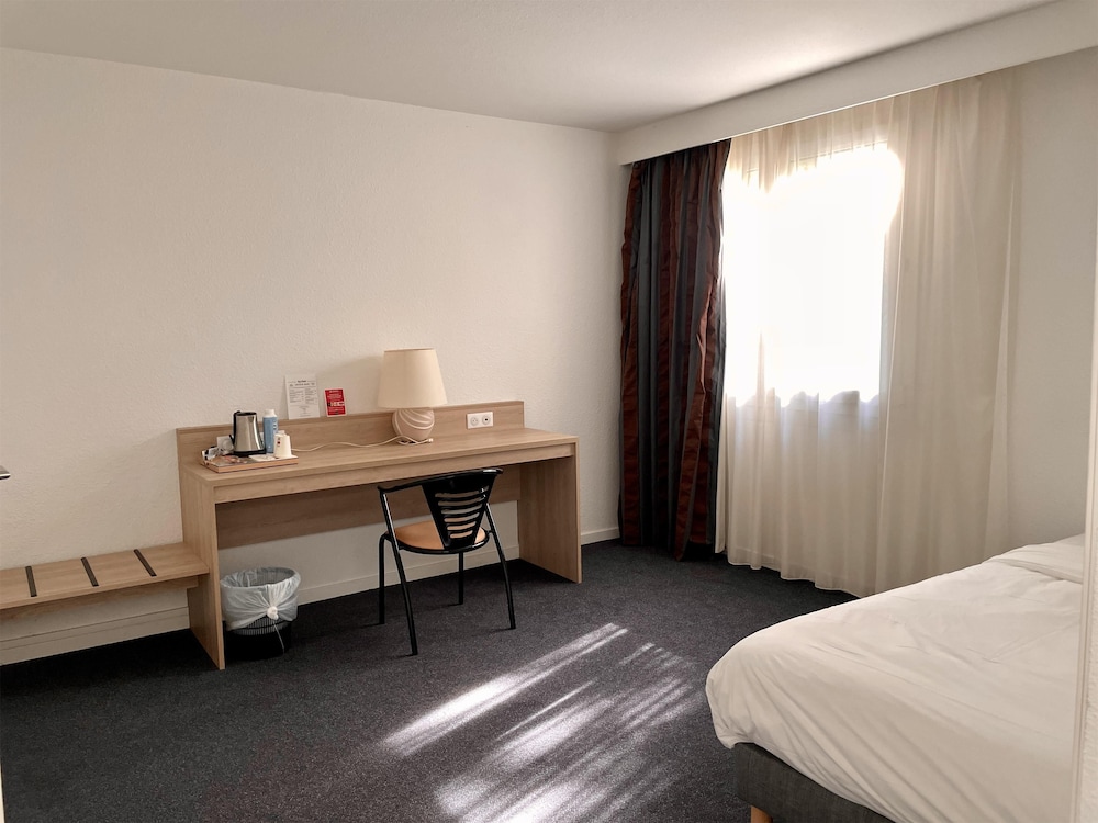 Hotel Kyriad Nemours 20
