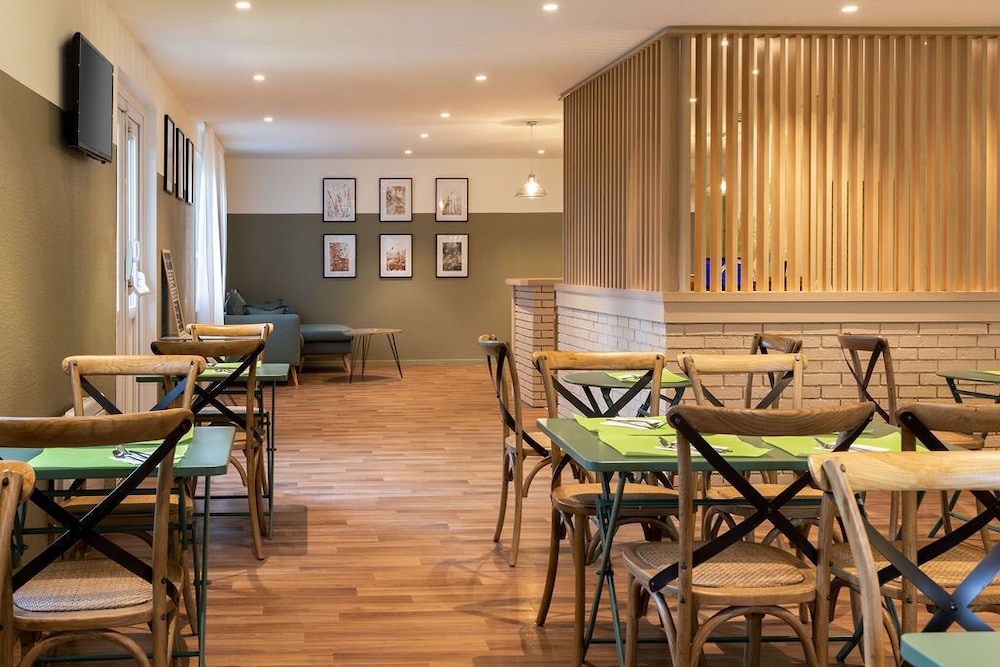 Sure Hotel by Best Western Plaisir 22