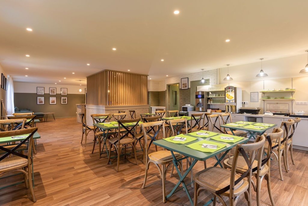 Sure Hotel by Best Western Plaisir 20