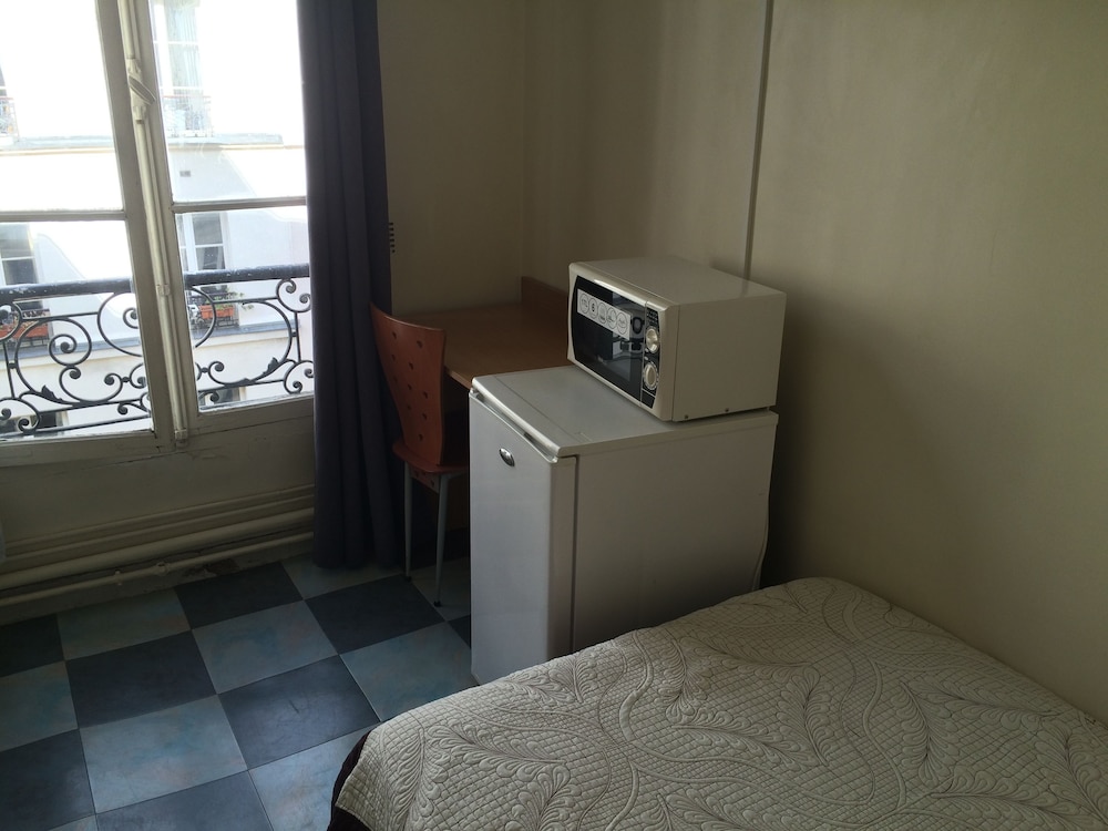 Au Royal Mad Hotel 13
