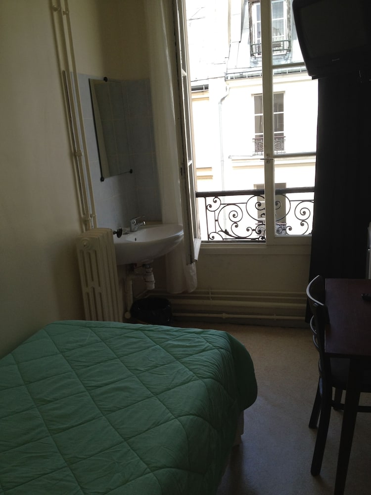 Au Royal Mad Hotel 8