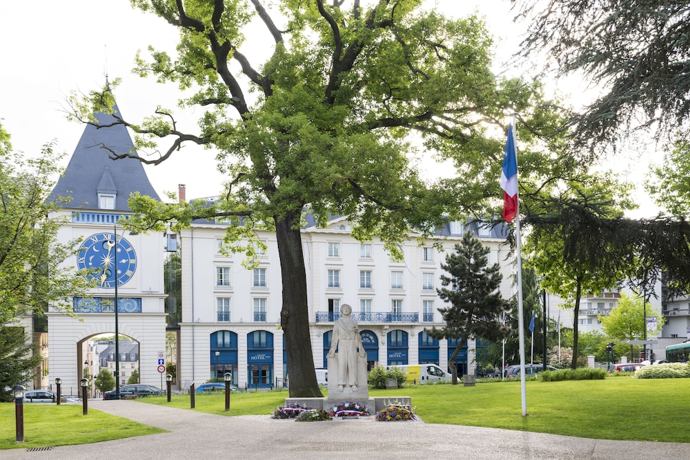 Grand Hôtel Plessis Robinson 1