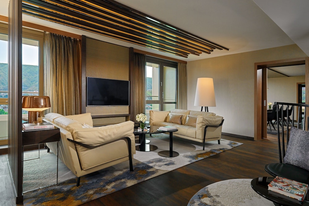 Sheraton Grand Tbilisi Metechi Palace 10