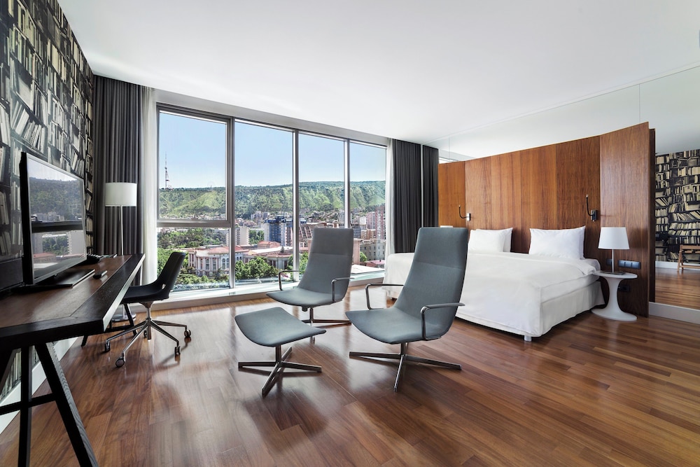 Holiday Inn Tbilisi 8