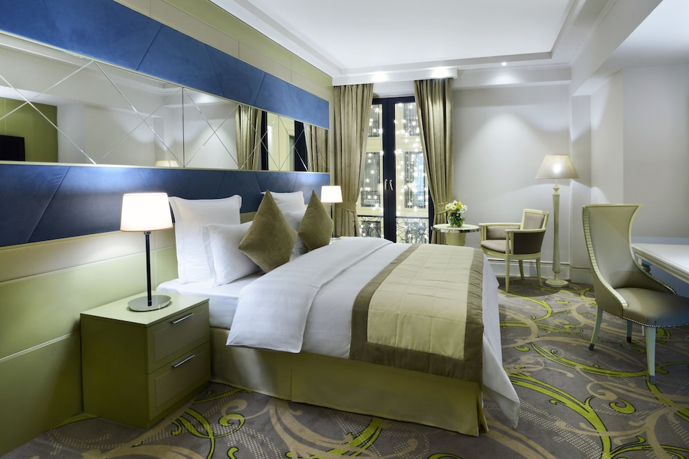Ambassadori Hotel 18