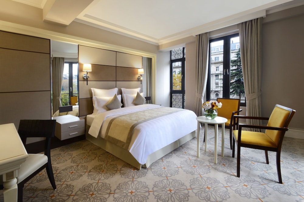 Ambassadori Hotel 1