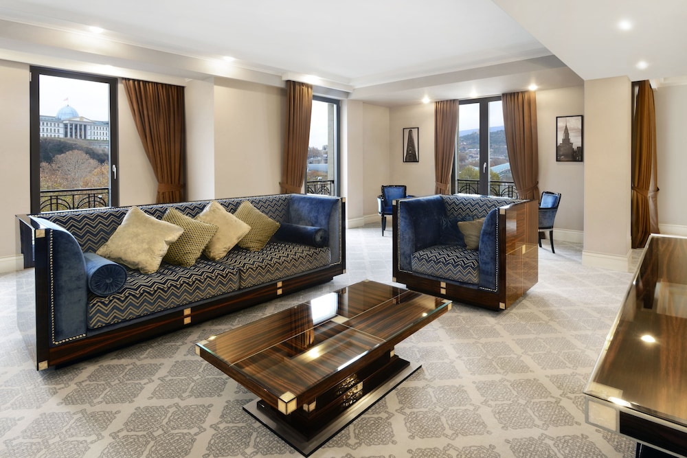 Ambassadori Hotel 12
