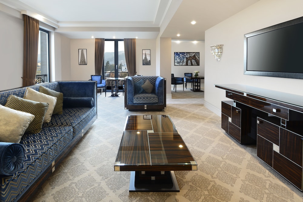 Ambassadori Hotel 11