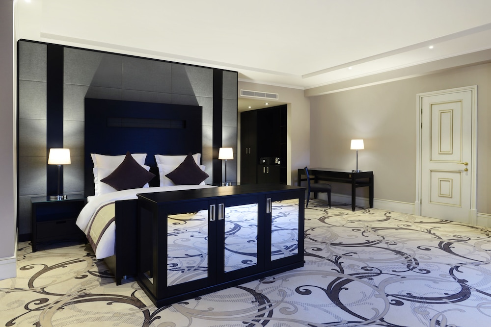 Ambassadori Hotel 9