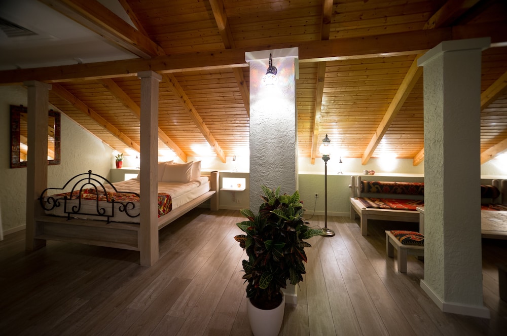 No12 Boutique Hotel 8