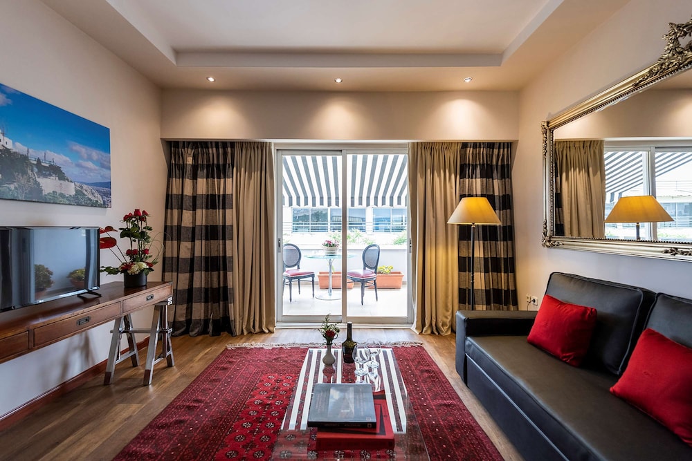 Best Western Plus Embassy Hotel 23