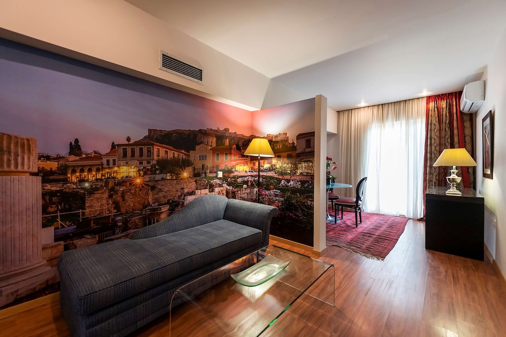 Best Western Plus Embassy Hotel 6